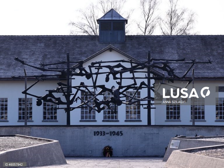 Alemanha: ministro da Cultura alemão Wolfram Weimer visita campo de concentração de Dachau
