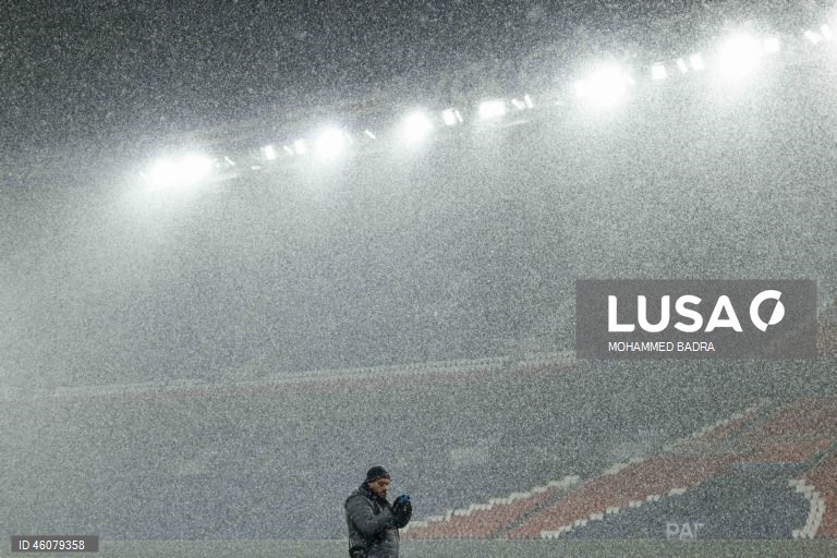 França: Neve em Paris leva serviço meteorológico a emitir alerta laranja