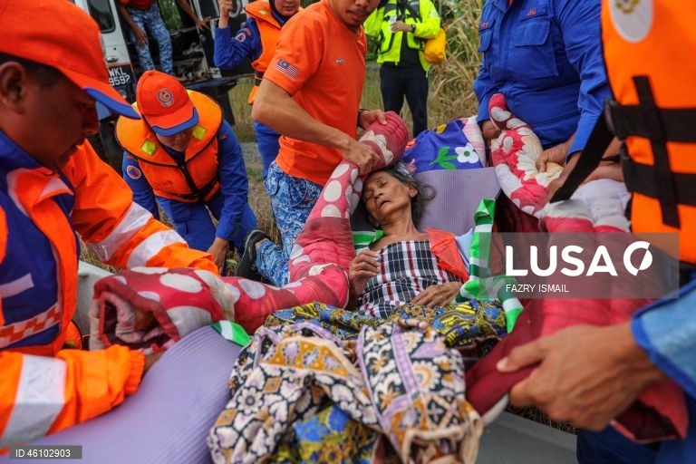 As inundações afetam a vida quotidiana na Malásia