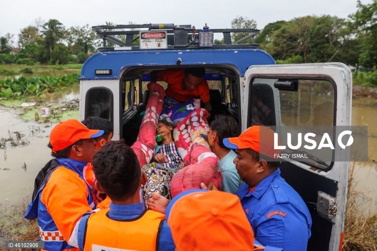 As inundações afetam a vida quotidiana na Malásia