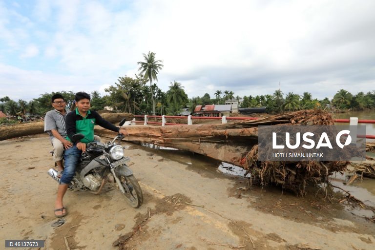 Indonésia: Rescaldo do ciclone Senyar na Ilha de Sumatra