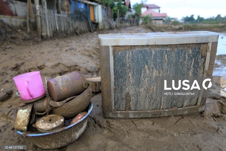 Indonésia: Rescaldo do ciclone Senyar na Ilha de Sumatra