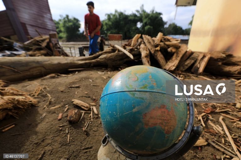 Indonésia: Rescaldo do ciclone Senyar na Ilha de Sumatra