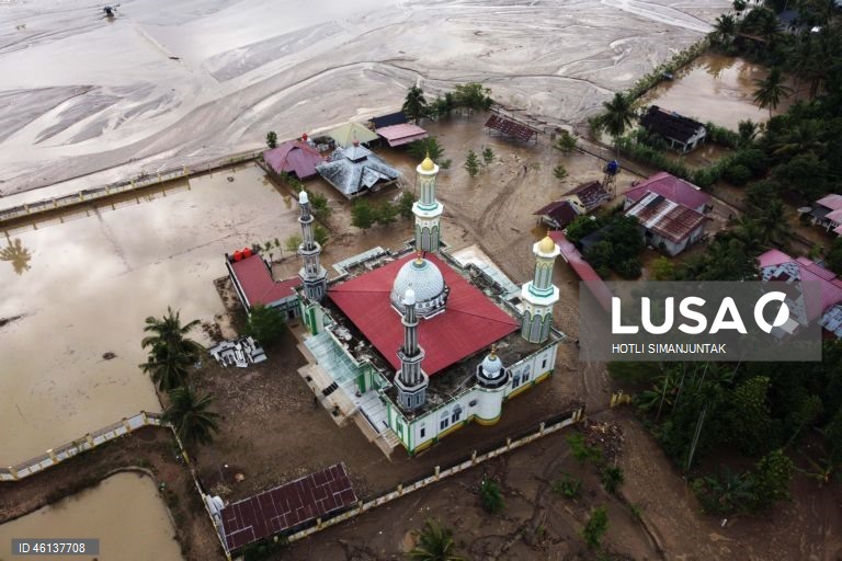 Indonésia: Rescaldo do ciclone Senyar na Ilha de Sumatra