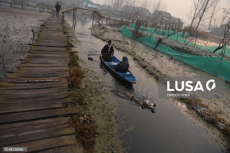 Índia: Onda de frio atinge Srinagar