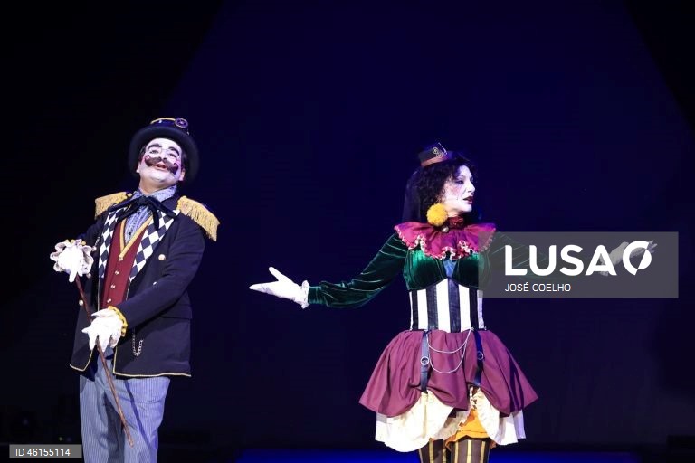 Artistas durante o ensaio de imprensa do Circo de Natal no Coliseu do Porto, 5 de dezembro de 2025.  De 12 de dezembro a 04 de janeiro de 2026, artistas de todo o mundo mostram no Circo de Natal do Coliseu Porto o que as artes circenses têm de mais fantástico. Com história original escrita por Marta Pais Oliveira e música original de Bruno Pernadas, o espetáculo combina os clássicos da tradição circense com a contemporaneidade. JOSÉ COELHO/LUSA