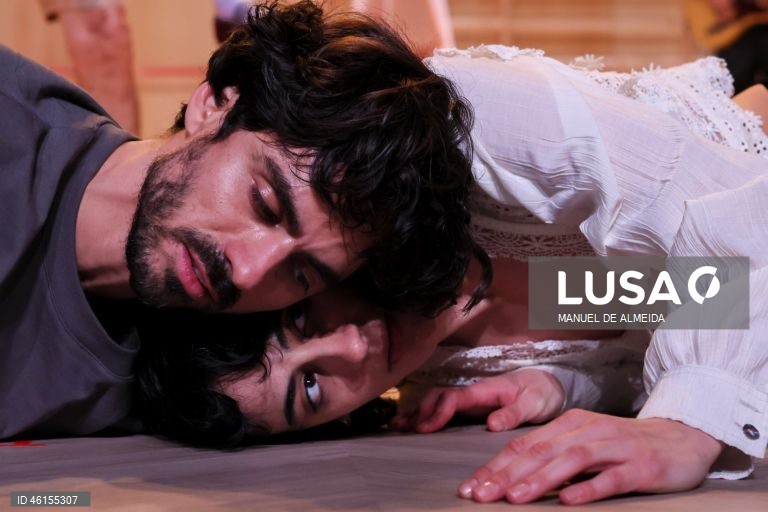 Ensaio do espetáculo "A esta hora, na infância neva", uma nova  criação do coreógrafo, encenador, e diretor artístico, Victor Hugo Pontes, com a Companhia Maior, no Centro Cultural de Belém, em Lisboa.