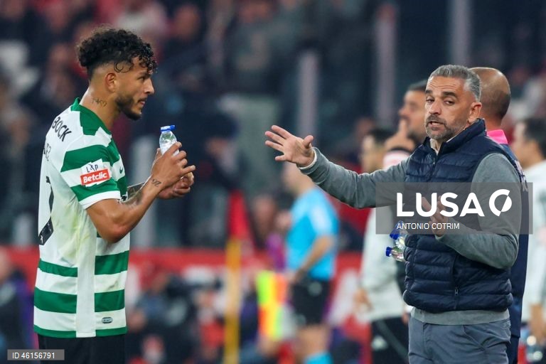 Benfica e Sporting empataram hoje 1-1 no dérbi que abriu a 13.ª jornada da I Liga portuguesa de futebol, deixando o FC Porto com caminho aberto para aumentar a vantagem no topo da competição.