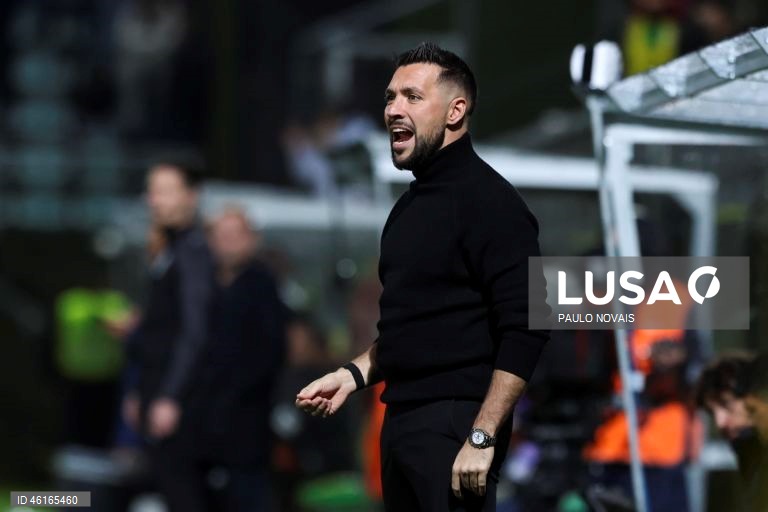 O FC Porto reforçou hoje a liderança da I Liga de futebol, vencendo o Tondela por 2-0, na 13.ª jornada, marcada pelo empate entre Sporting e Benfica, sobre os quais tem cinco e oito pontos de vantagem, respetivamente.