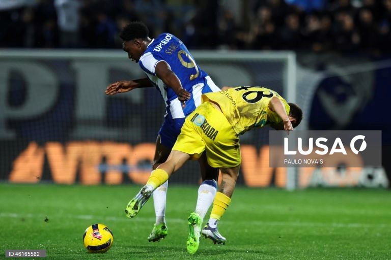 O FC Porto reforçou hoje a liderança da I Liga de futebol, vencendo o Tondela por 2-0, na 13.ª jornada, marcada pelo empate entre Sporting e Benfica, sobre os quais tem cinco e oito pontos de vantagem, respetivamente.