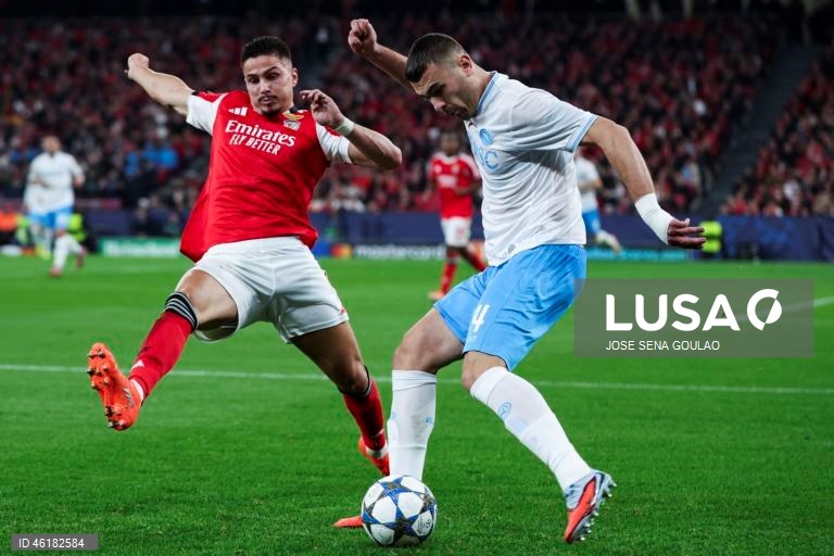 O Benfica conseguiu hoje o segundo triunfo consecutivo na fase de liga da Liga dos Campeões em futebol, mantendo-se na corrida ao apuramento, ao vencer em casa o campeão italiano Nápoles por 2-0, em encontro da sexta jornada.