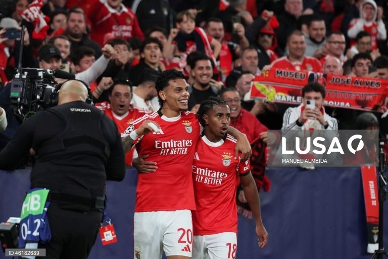 O Benfica conseguiu hoje o segundo triunfo consecutivo na fase de liga da Liga dos Campeões em futebol, mantendo-se na corrida ao apuramento, ao vencer em casa o campeão italiano Nápoles por 2-0, em encontro da sexta jornada.