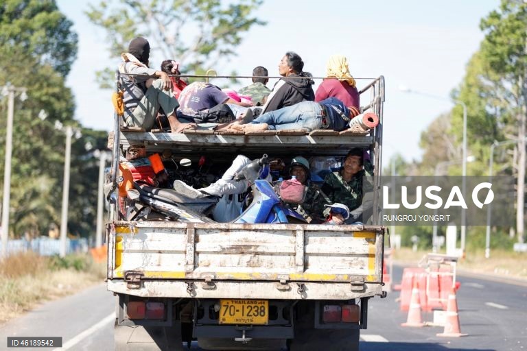 Tropas tailandesas e cambojanas entram em confronto devido a disputa fronteiriça.