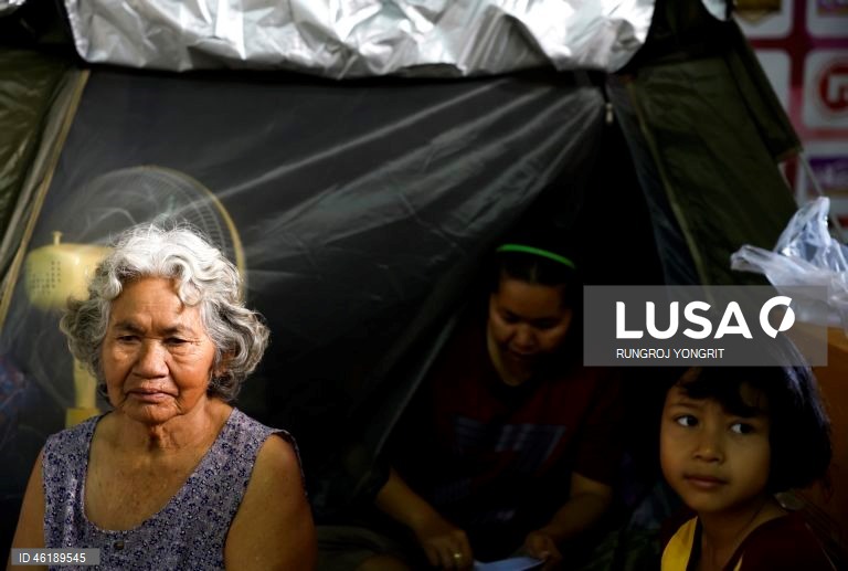 Tropas tailandesas e cambojanas entram em confronto devido a disputa fronteiriça.