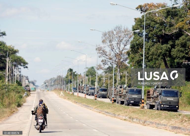 Tropas tailandesas e cambojanas entram em confronto devido a disputa fronteiriça.