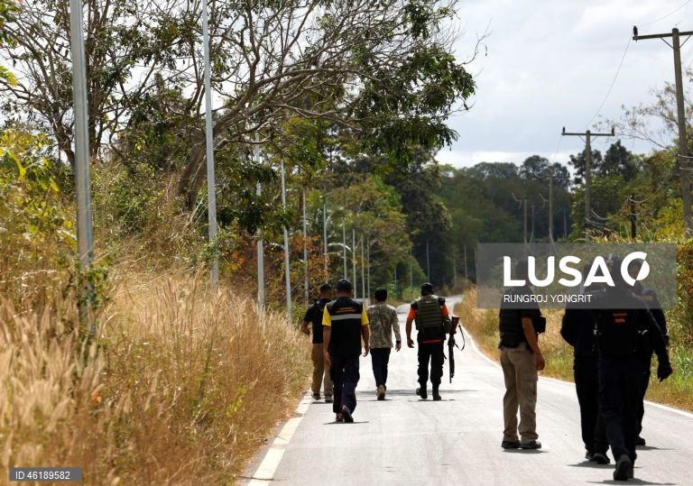Tropas tailandesas e cambojanas entram em confronto devido a disputa fronteiriça.