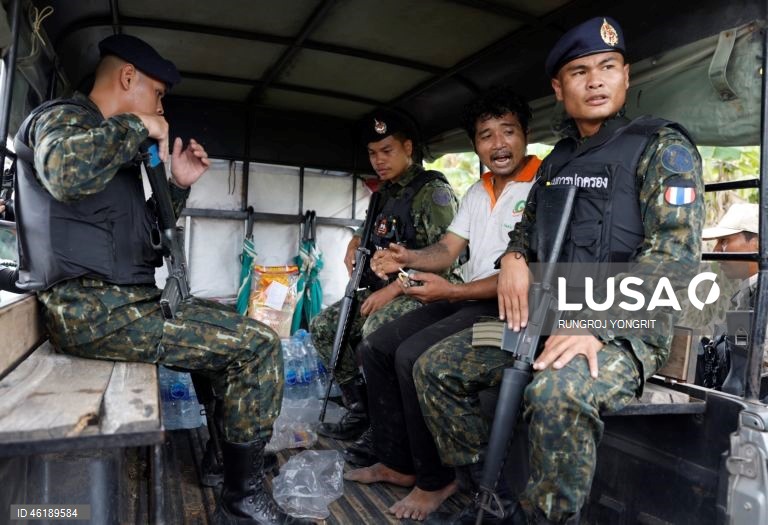 Tropas tailandesas e cambojanas entram em confronto devido a disputa fronteiriça.