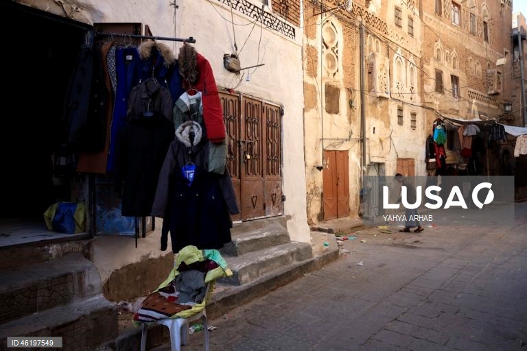 Iémen: Mercado de roupas de inverno usadas em Sana