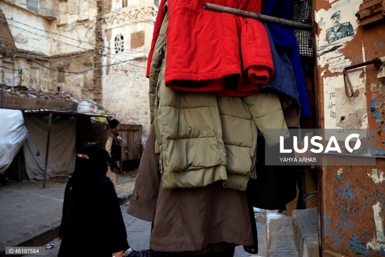 Iémen: Mercado de roupas de inverno usadas em Sana