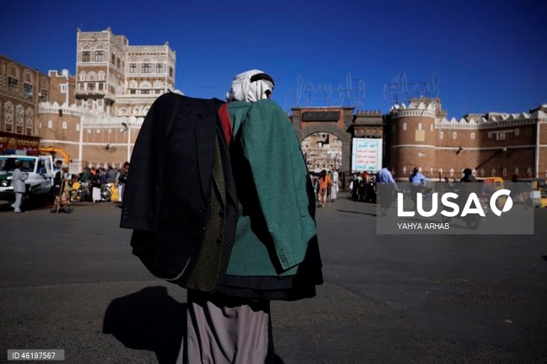 Iémen: Mercado de roupas de inverno usadas em Sana