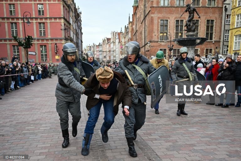 Polónia: confrontos violentos com unidades da ZOMO no 44.º aniversário da lei marcial em Gdansk 