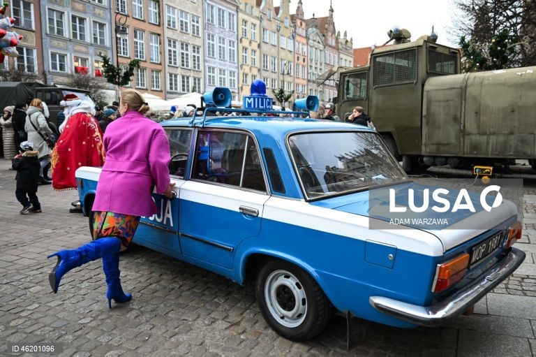 Polónia: confrontos violentos com unidades da ZOMO no 44.º aniversário da lei marcial em Gdansk 