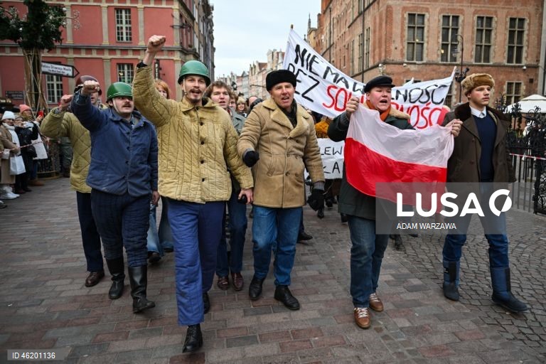 Polónia: confrontos violentos com unidades da ZOMO no 44.º aniversário da lei marcial em Gdansk 