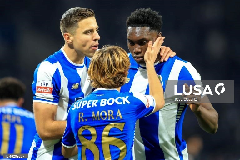 FC Porto vence o Estrela por 3-1 e chega aos 40 pontos, na liderança da Liga. Volta a repor a vantagem de cinco pontos para o Sporting e de oito para o Benfica.