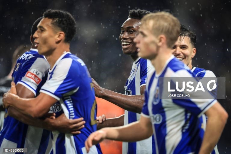 FC Porto vence o Estrela por 3-1 e chega aos 40 pontos, na liderança da Liga. Volta a repor a vantagem de cinco pontos para o Sporting e de oito para o Benfica.