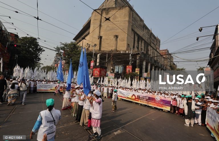 Índia: Protesto em Kolkata contra o aumento de violência contra as mulheres 