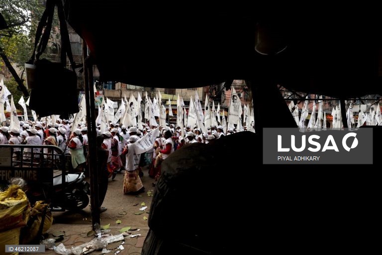 Índia: Protesto em Kolkata contra o aumento de violência contra as mulheres 