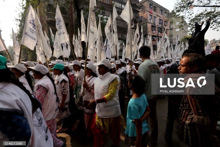 Índia: Protesto em Kolkata contra o aumento de violência contra as mulheres 