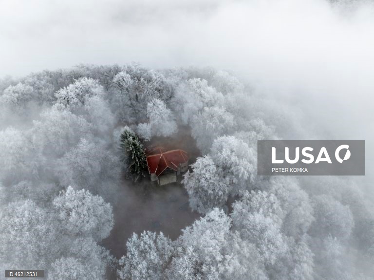 Paisagem de inverno no norte da Hungria