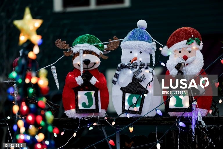 EUA: Iluminações natalícias nas casas do bairro em Atlanta