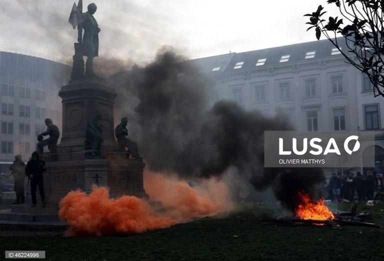 Milhares de agricultores de toda a Europa protestaram em Bruxelas, levando tratores para perto das instituições da UE para denunciar as políticas agrícolas e comerciais da UE, particularmente o acordo UE-Mercosul, as reformas da PAC e as crescentes pressões regulatórias e financeiras, durante uma cimeira de líderes da UE.  