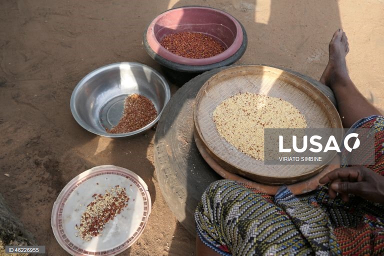 Moçambique: Venda de pasteis de feijão nas ruas de Maputo