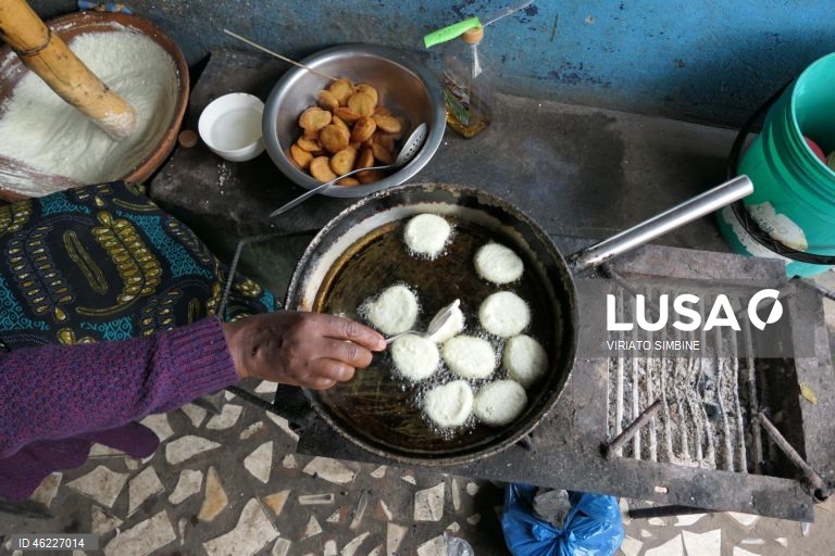 Moçambique: Venda de pasteis de feijão nas ruas de Maputo