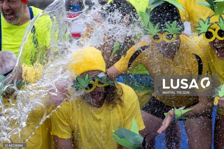 Suiça: Tradicional banho de Natal no Lago Genebra