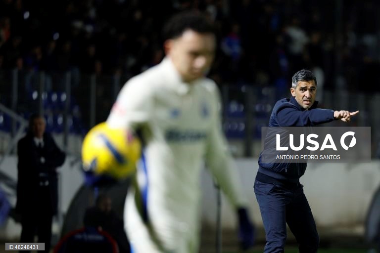 O FC Porto, com dois golos de Borja Sainz, venceu hoje folgadamente em Alverca 3-0, em jogo da 15.ª jornada da I Liga de futebol, prova que lidera provisoriamente, com oito pontos de avanço para o segundo.