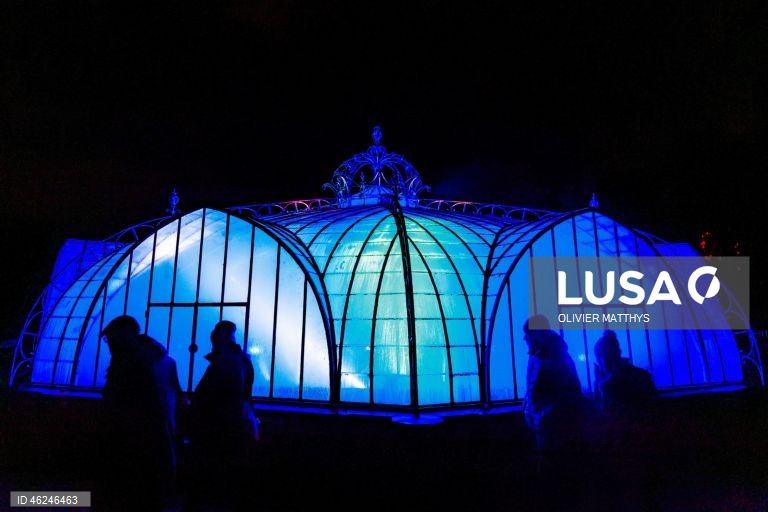 Festival de luzes Winter Floridylle no Jardim Botânico de Meise, em Meise, Bélgica. O festival de luzes acontece de 18 de dezembro de 2025 a 4 de janeiro de 2026.  