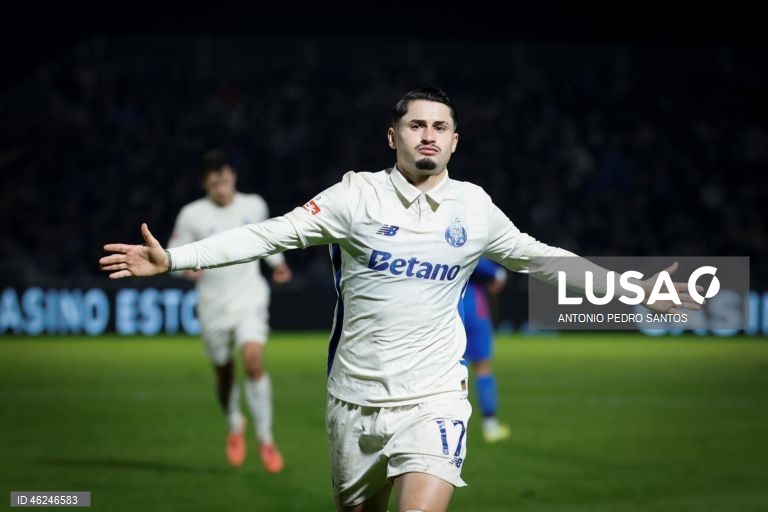 O FC Porto, com dois golos de Borja Sainz, venceu hoje folgadamente em Alverca 3-0, em jogo da 15.ª jornada da I Liga de futebol, prova que lidera provisoriamente, com oito pontos de avanço para o segundo.