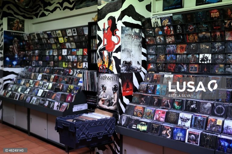 A loja de discos Piranha está a assinalar 30 anos de existência com um programa que inclui uma exposição, festas de escuta de discos e encontros com artistas, no Porto.