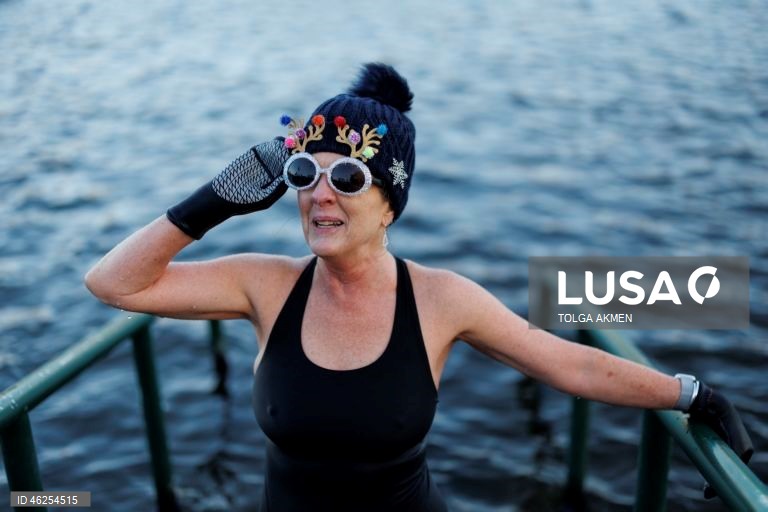 A corrida matinal de Natal do Serpentine Swimming Club é nadada em um percurso de 100 jardas (91,4 m) pela Peter Pan Cup, e acredita-se que seja a corrida de natação mais antiga do mundo. A corrida é realizada todos os anos desde 1864, com a única exceção de 2020.