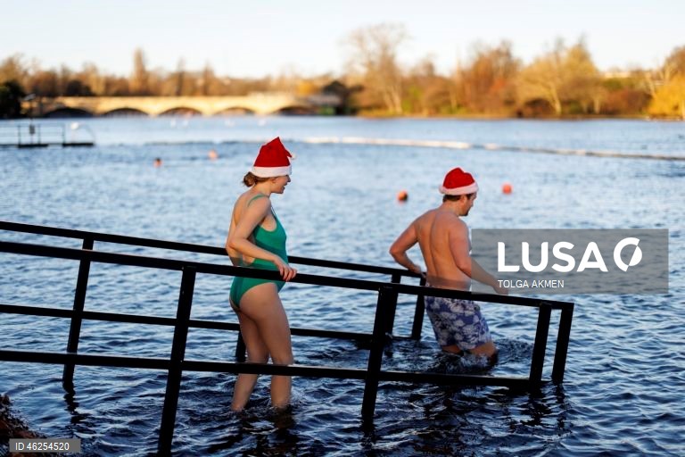 A corrida matinal de Natal do Serpentine Swimming Club é nadada em um percurso de 100 jardas (91,4 m) pela Peter Pan Cup, e acredita-se que seja a corrida de natação mais antiga do mundo. A corrida é realizada todos os anos desde 1864, com a única exceção de 2020.