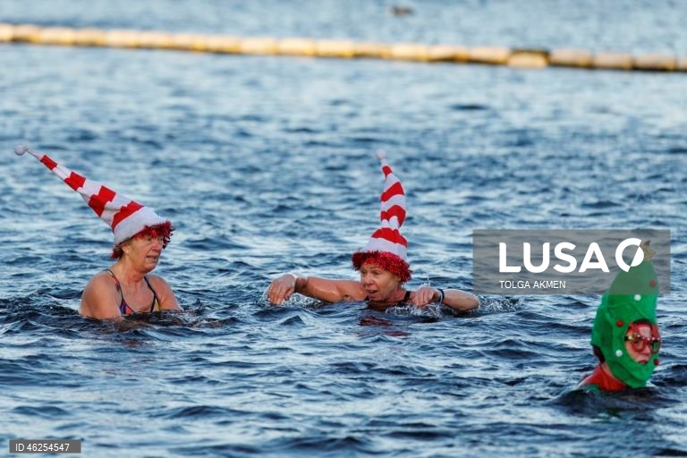 A corrida matinal de Natal do Serpentine Swimming Club é nadada em um percurso de 100 jardas (91,4 m) pela Peter Pan Cup, e acredita-se que seja a corrida de natação mais antiga do mundo. A corrida é realizada todos os anos desde 1864, com a única exceção de 2020.