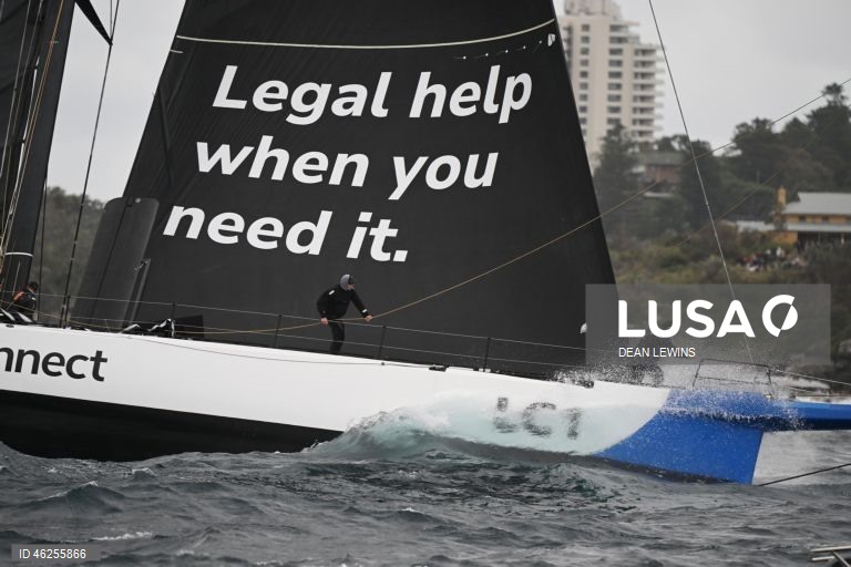 Largada da regata Sydney-Hobart 2025 no Cruising Yacht Club of Australia, em Sydney, Austrália.