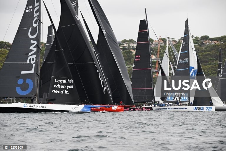 Largada da regata Sydney-Hobart 2025 no Cruising Yacht Club of Australia, em Sydney, Austrália.