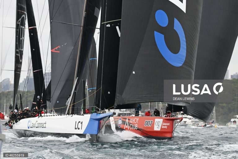Largada da regata Sydney-Hobart 2025 no Cruising Yacht Club of Australia, em Sydney, Austrália.