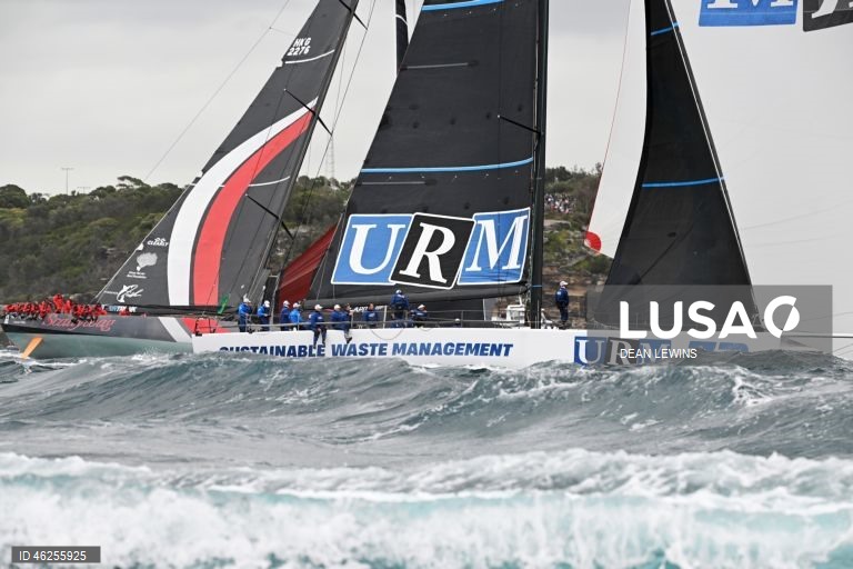 Largada da regata Sydney-Hobart 2025 no Cruising Yacht Club of Australia, em Sydney, Austrália.