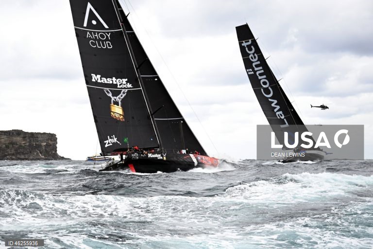 Largada da regata Sydney-Hobart 2025 no Cruising Yacht Club of Australia, em Sydney, Austrália.